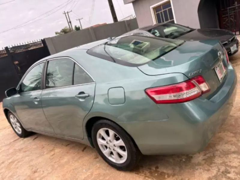 TOYOTA Camry - 2010
