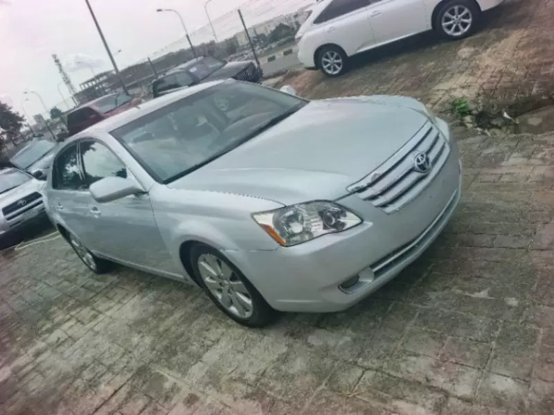 TOYOTA Avalon - 2007