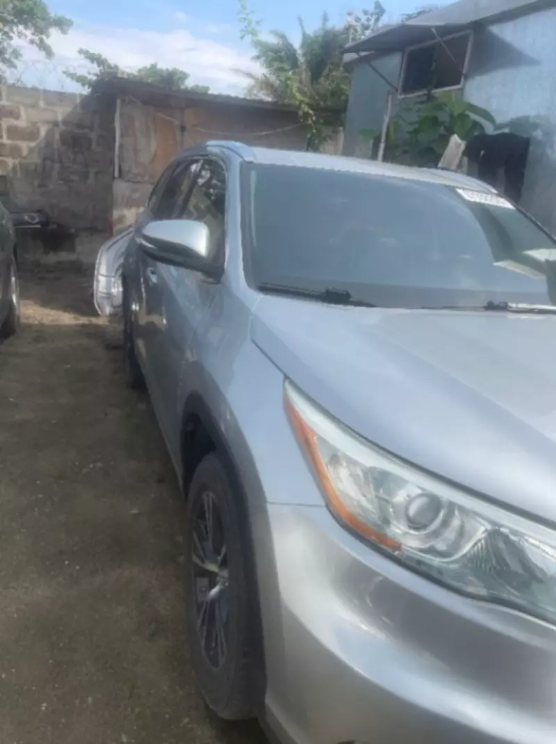Toyota Highlander   - 2015