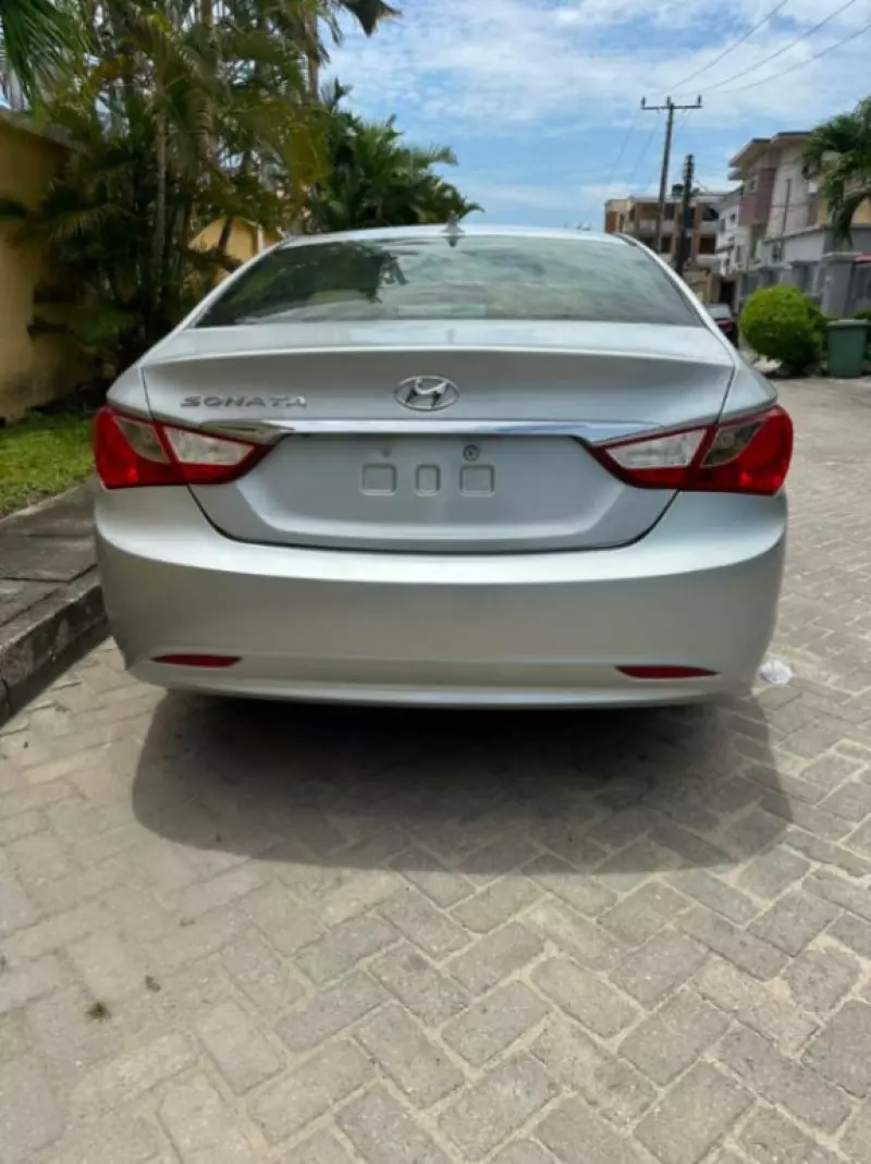 Hyundai Sonata   - 2013
