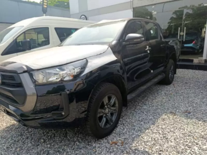 Toyota Hilux   - 2025