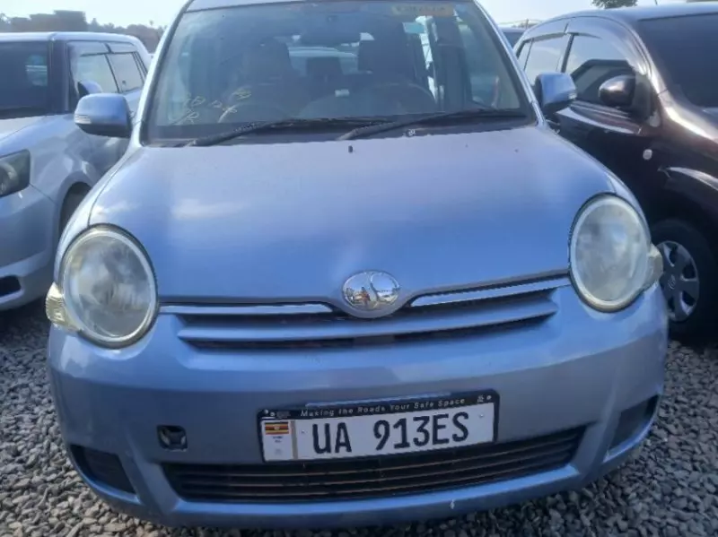 TOYOTA Sienta   - 2011