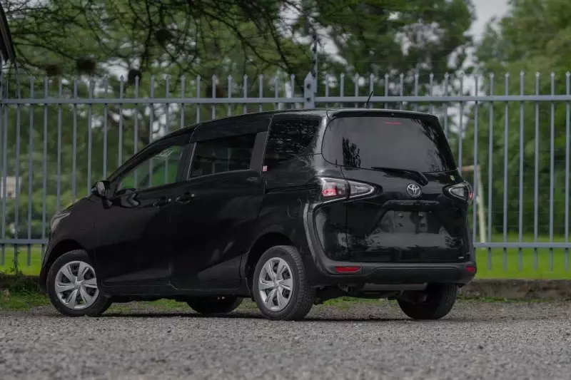 TOYOTA Sienta   - 2020