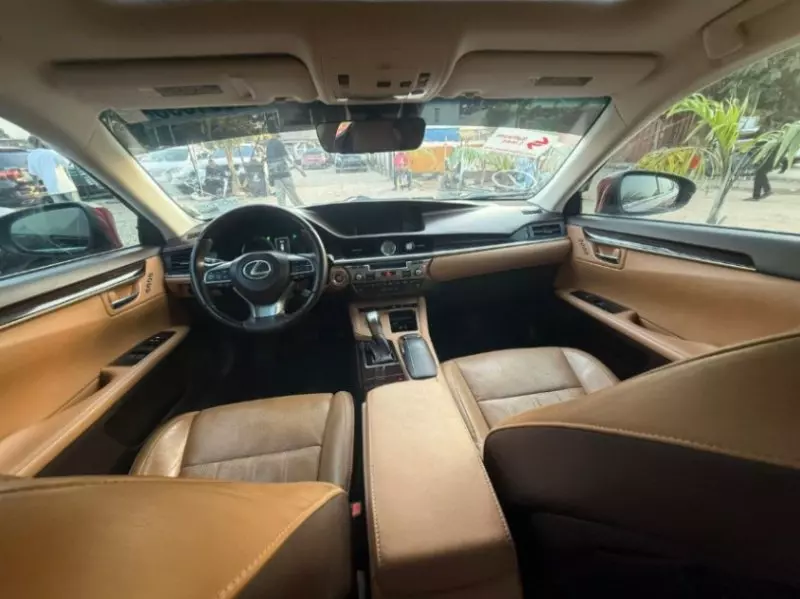 Lexus ES   - 2016