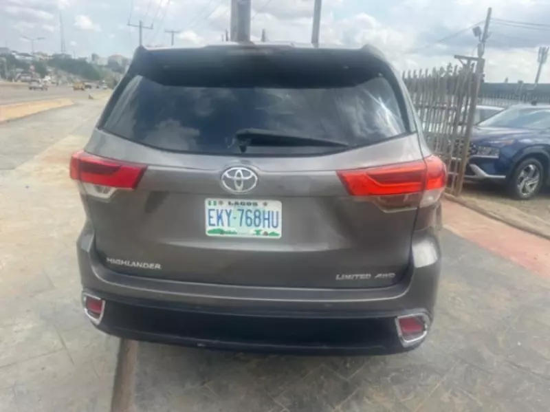Toyota Highlander   - 2014