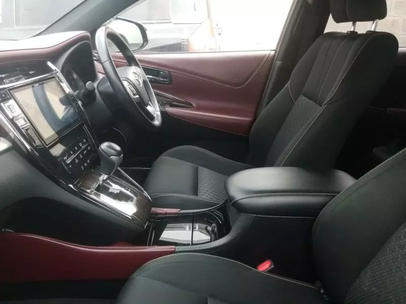 Toyota Harrier   - 2016