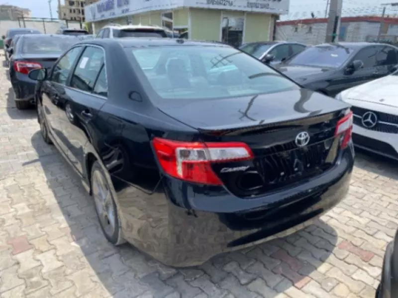 TOYOTA Camry - 2012