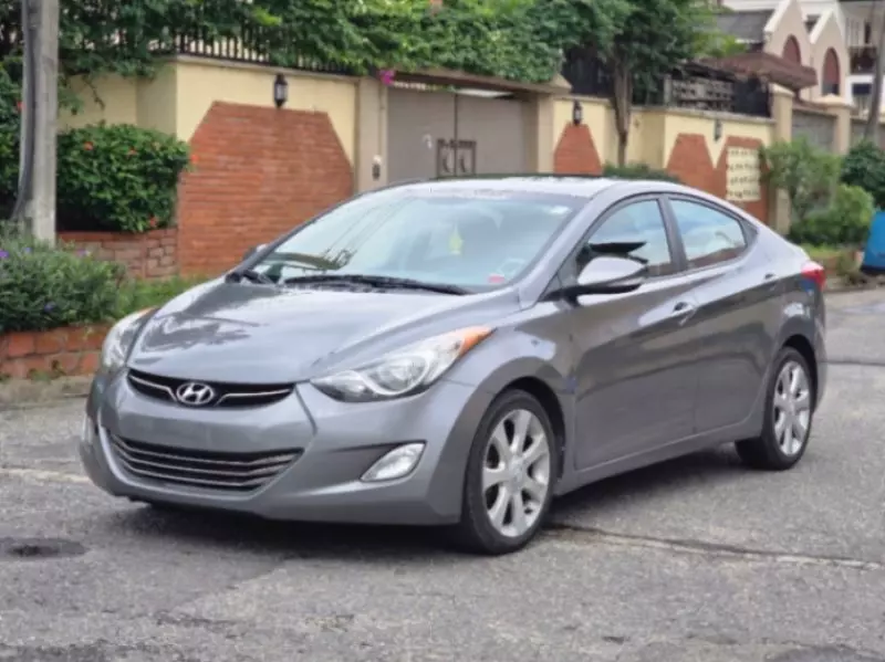 Hyundai Elantra - 2013