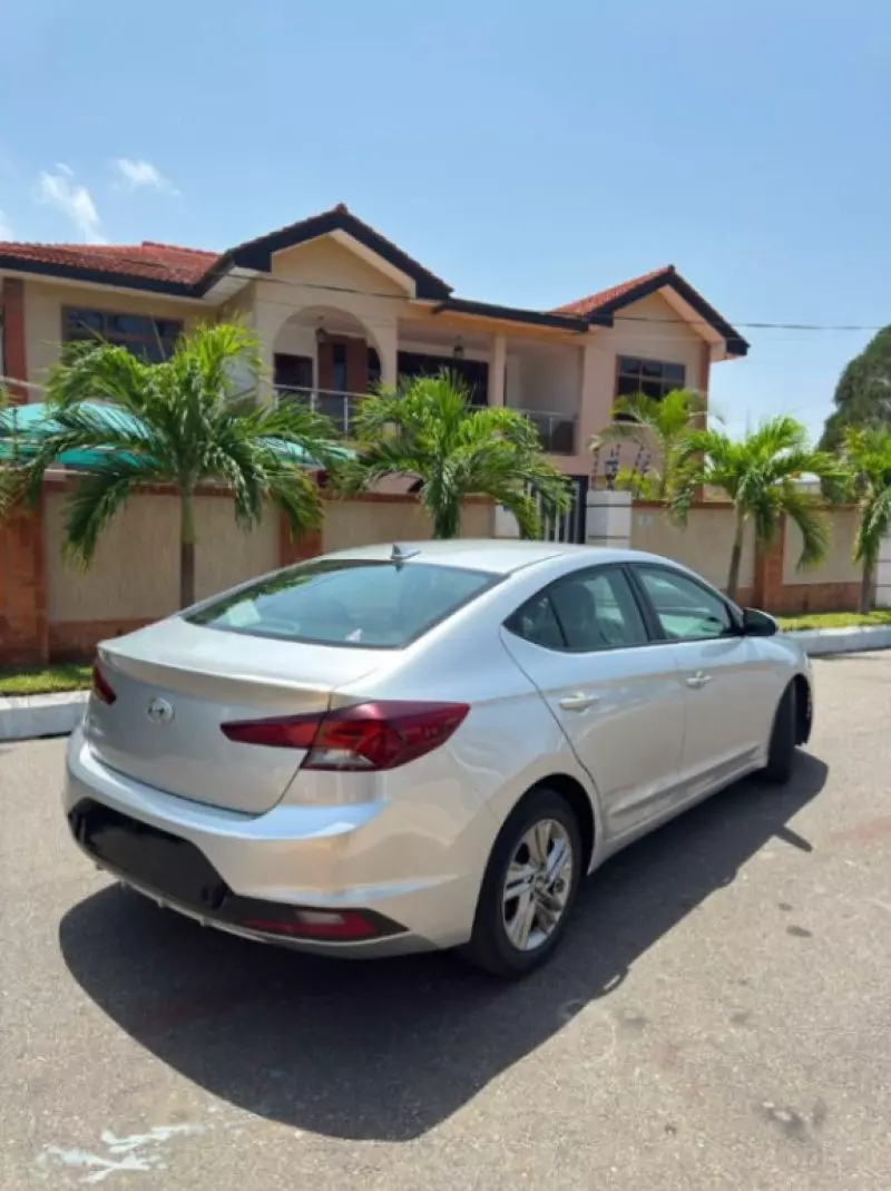 Hyundai Elantra   - 2019