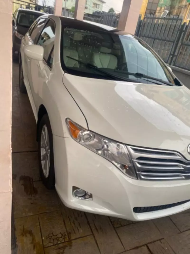 Toyota Venza   - 2012