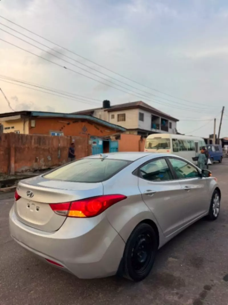 Hyundai Elantra   - 2013