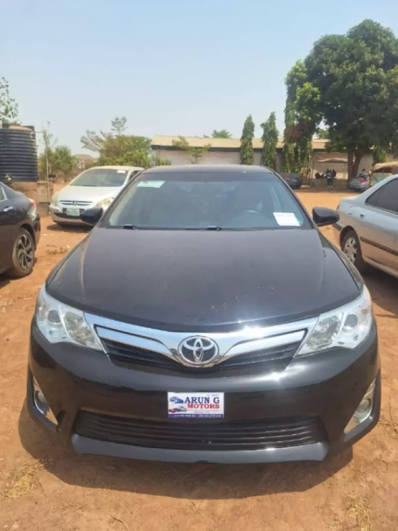 Toyota Camry   - 2014