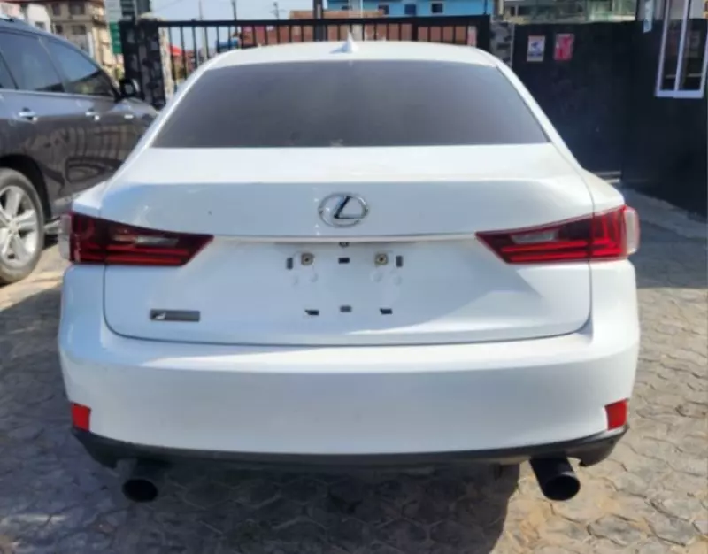 Lexus IS   - 2015