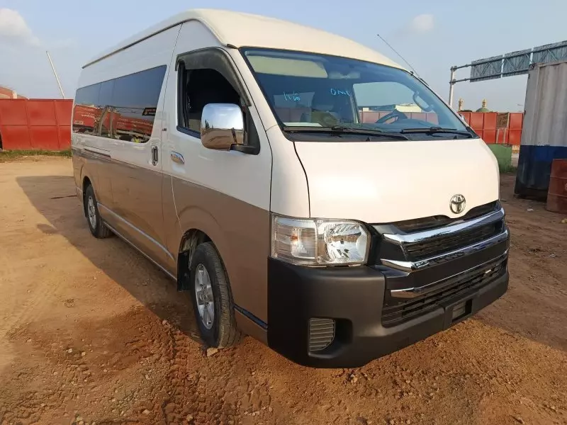 Toyota Hiace   - 2015
