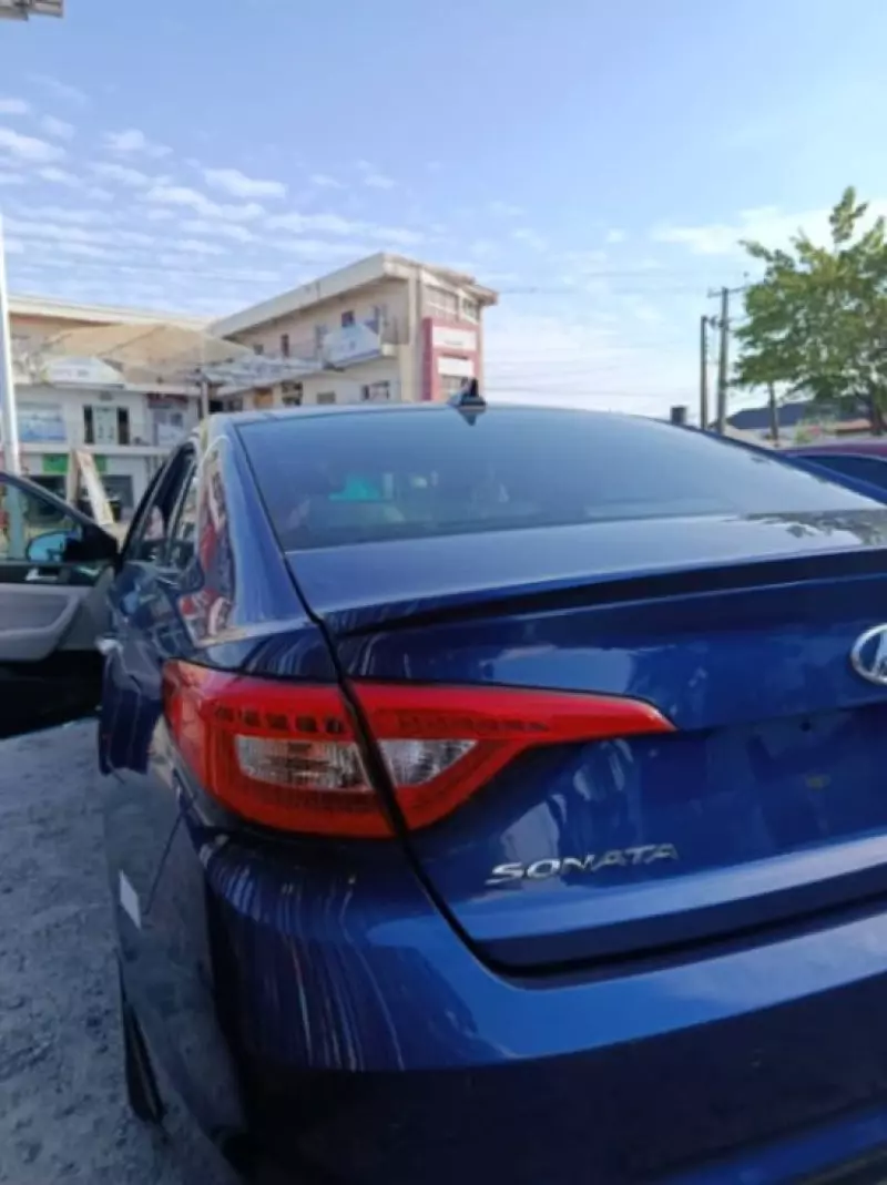 Hyundai Sonata   - 2015