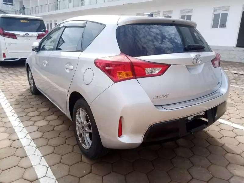 Toyota Auris   - 2012