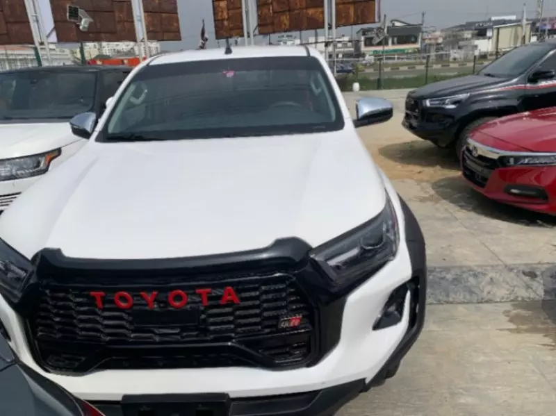 Toyota Hilux   - 2020