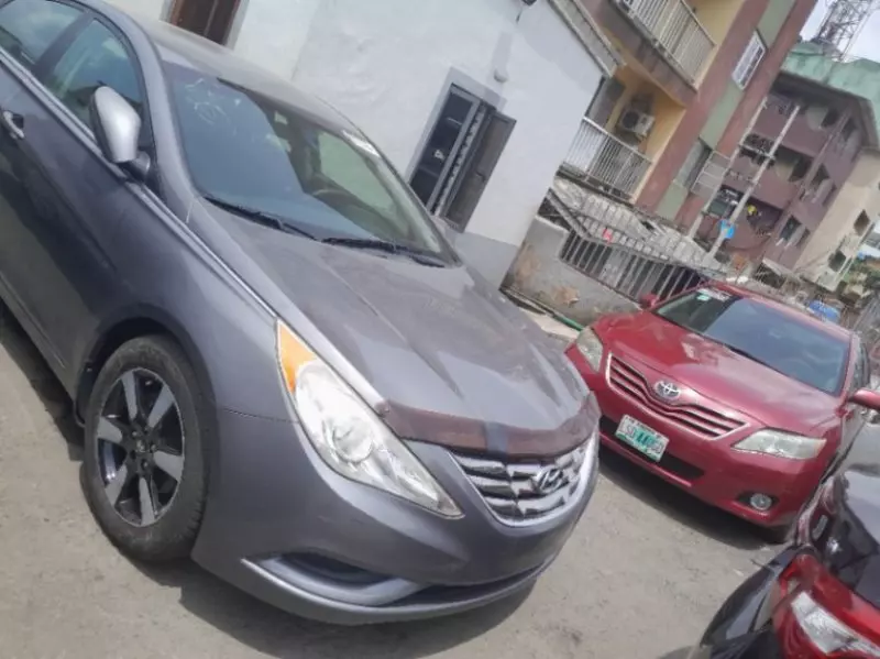 Hyundai Sonata   - 2012