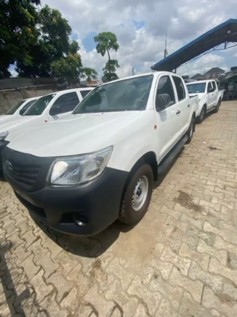 Toyota Hilux   - 2010