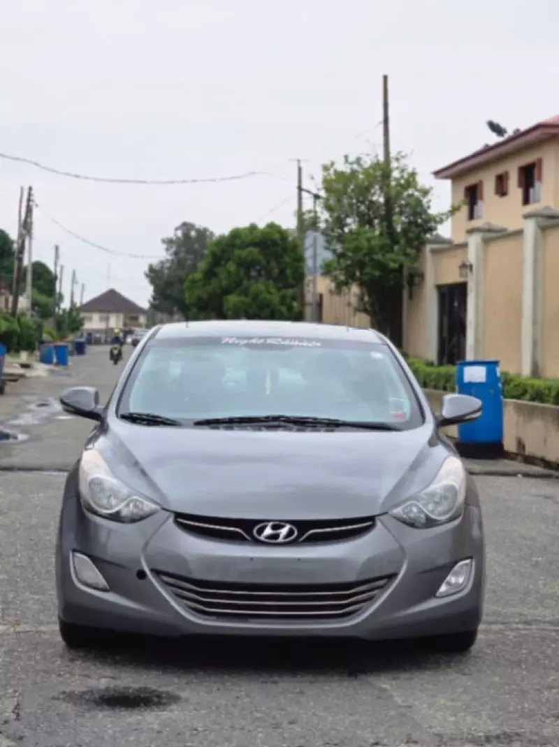 Hyundai Elantra - 2013