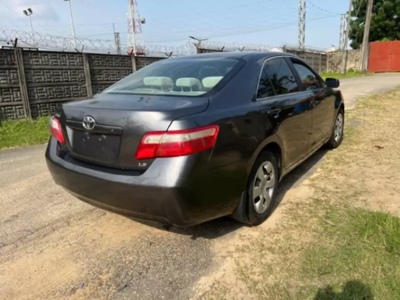 Toyota Camry   - 2009