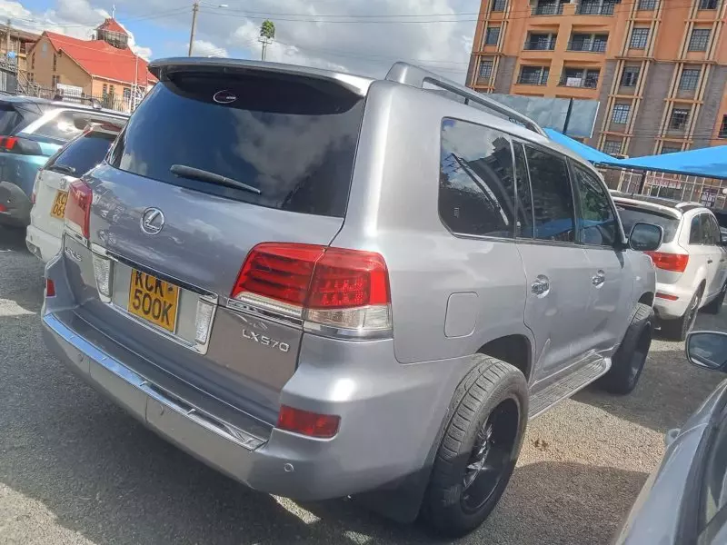 Lexus LX   - 2011