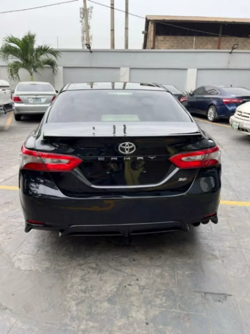 Toyota Camry   - 2018