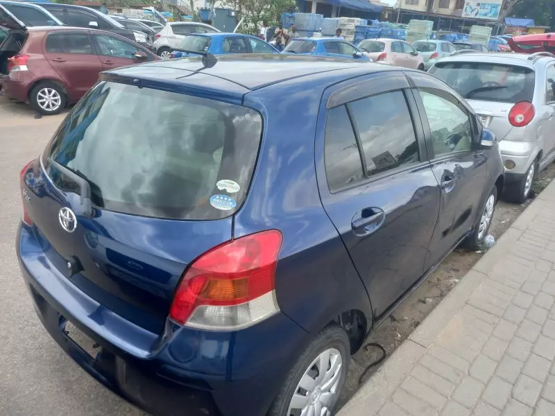 Toyota Vitz   - 2011
