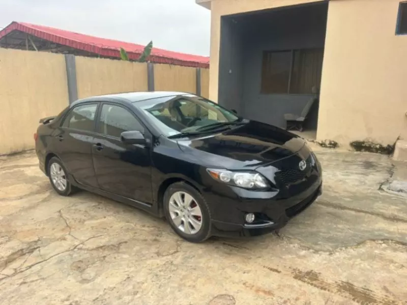 Toyota Corolla   - 2010