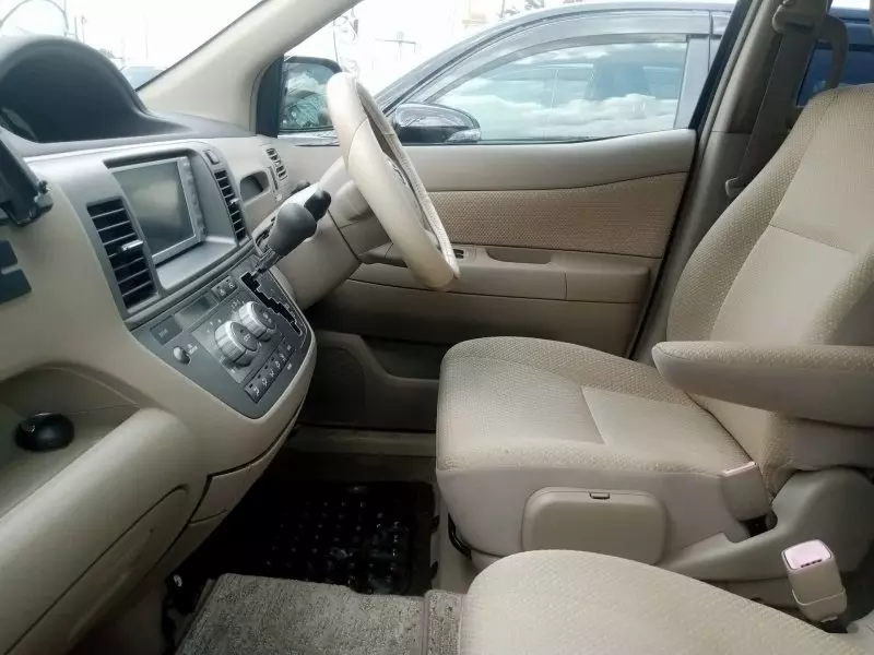 Toyota Raum    - 2010