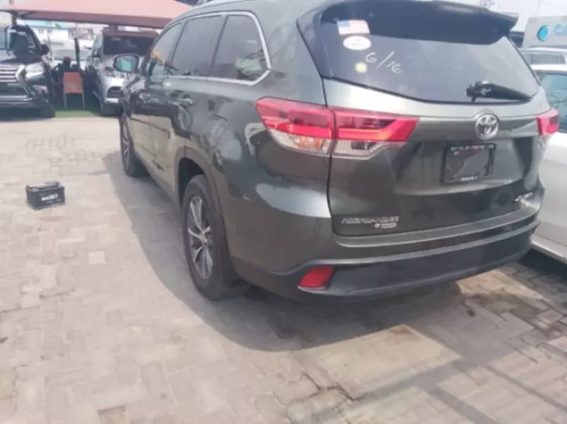Toyota Highlander   - 2018