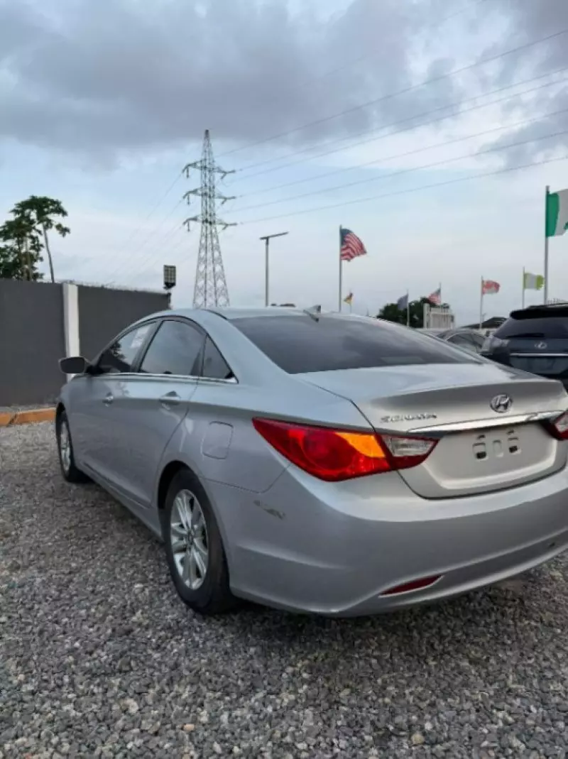 Hyundai Sonata   - 2013