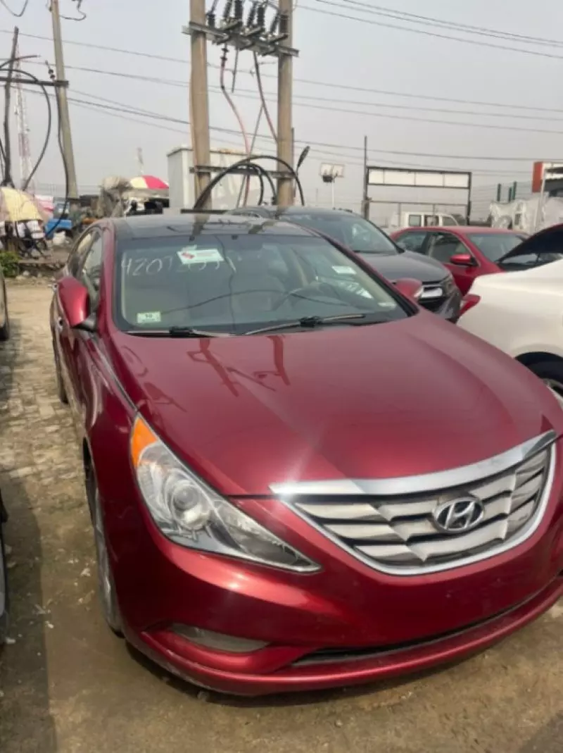 Hyundai Sonata   - 2012