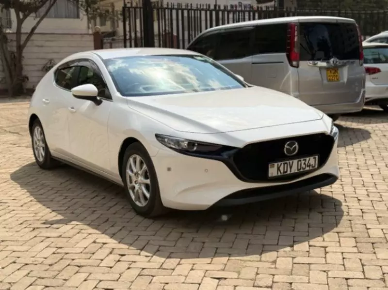 Mazda 3   - 2019