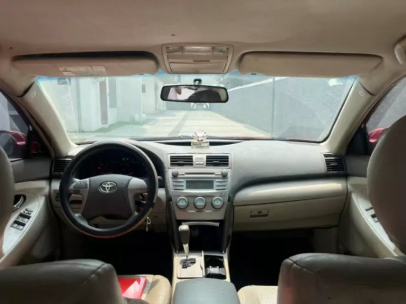 Toyota Camry   - 2010