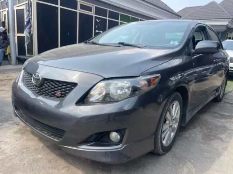 Toyota Corolla   - 2010