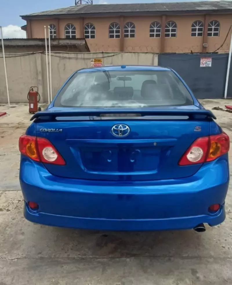 Toyota Corolla   - 2010