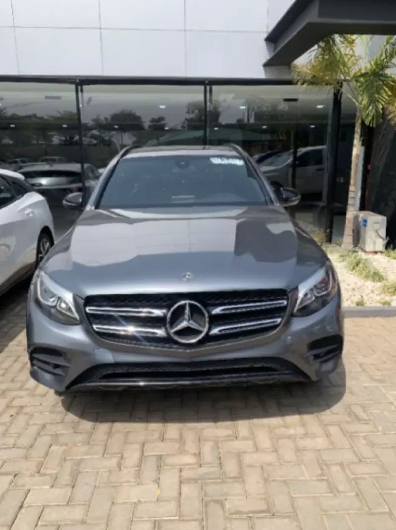 Mercedes-Benz 300   - 2019