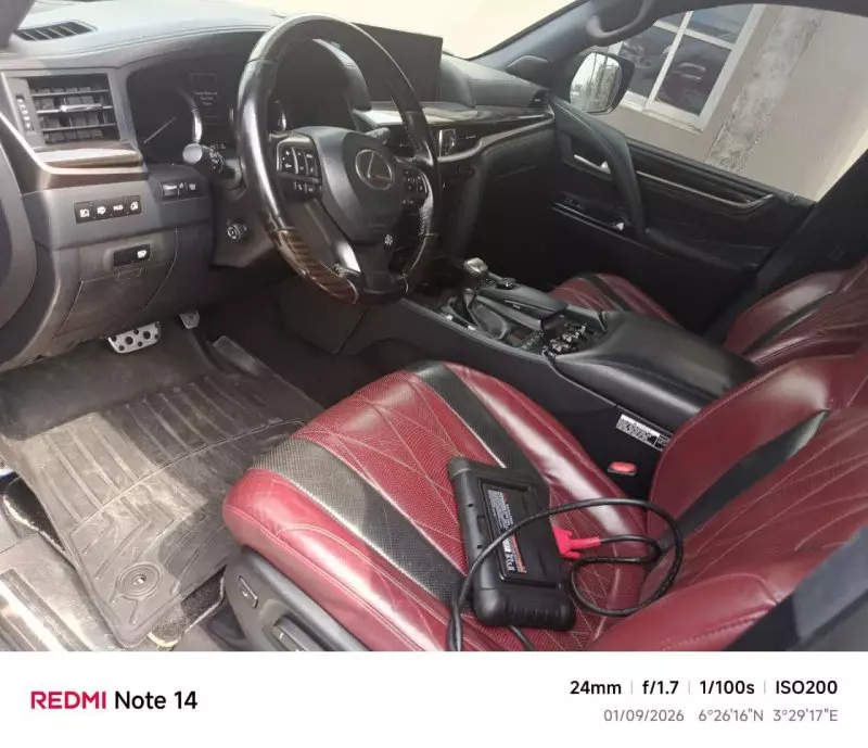 Lexus LX 570   - 1990