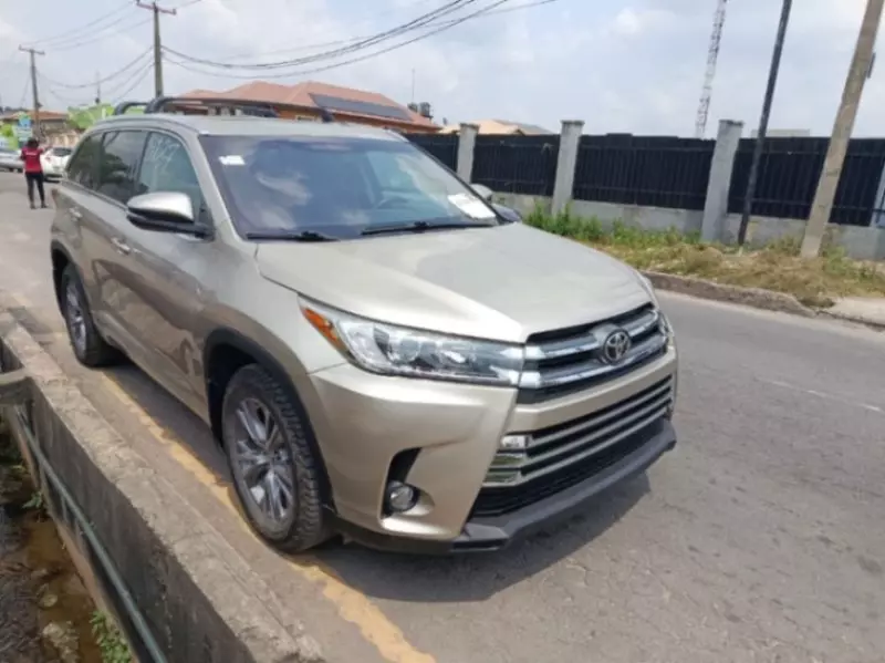 Toyota Highlander   - 2014