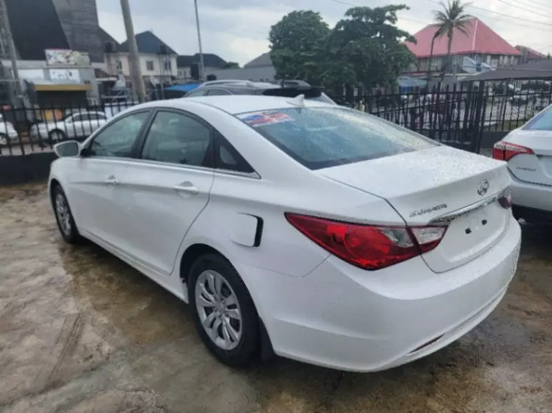Hyundai Sonata   - 2011