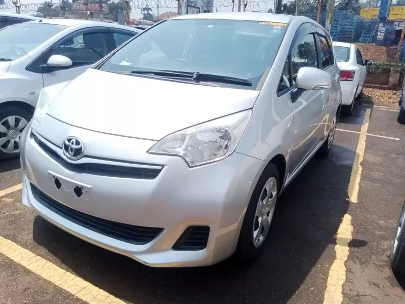 Toyota Ractis   - 2012