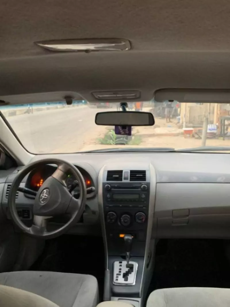 Toyota Corolla   - 2010