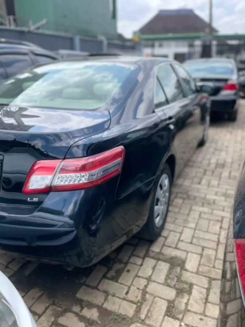 TOYOTA Camry   - 2010