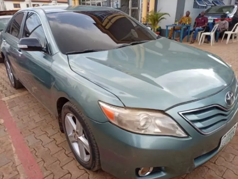 Toyota Camry   - 2010