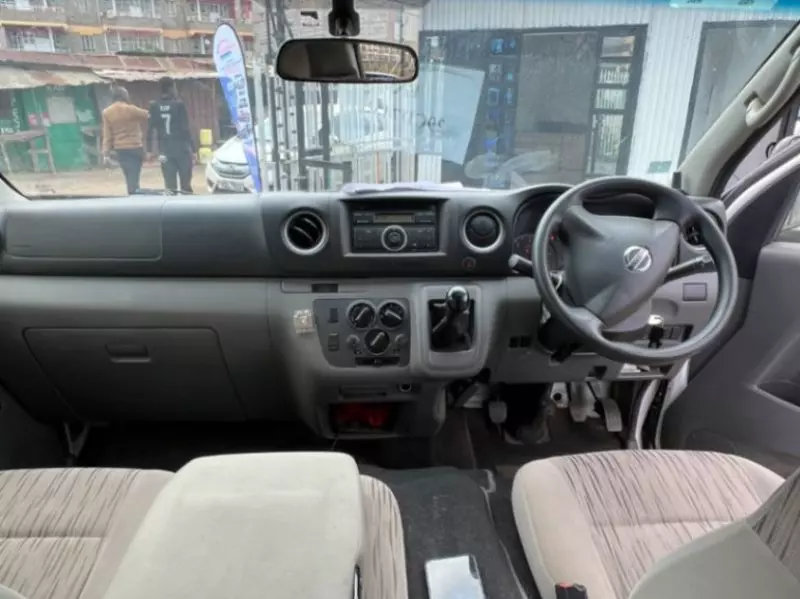 Nissan NV350   - 2017