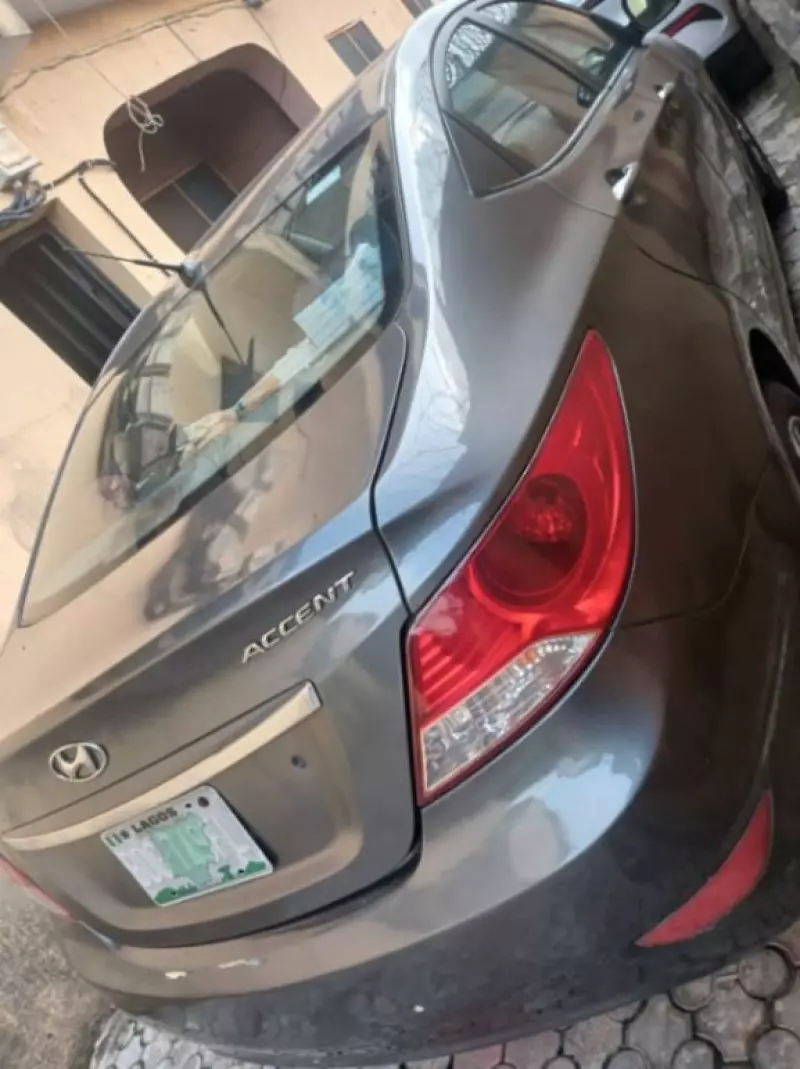 Hyundai Accent   - 2012
