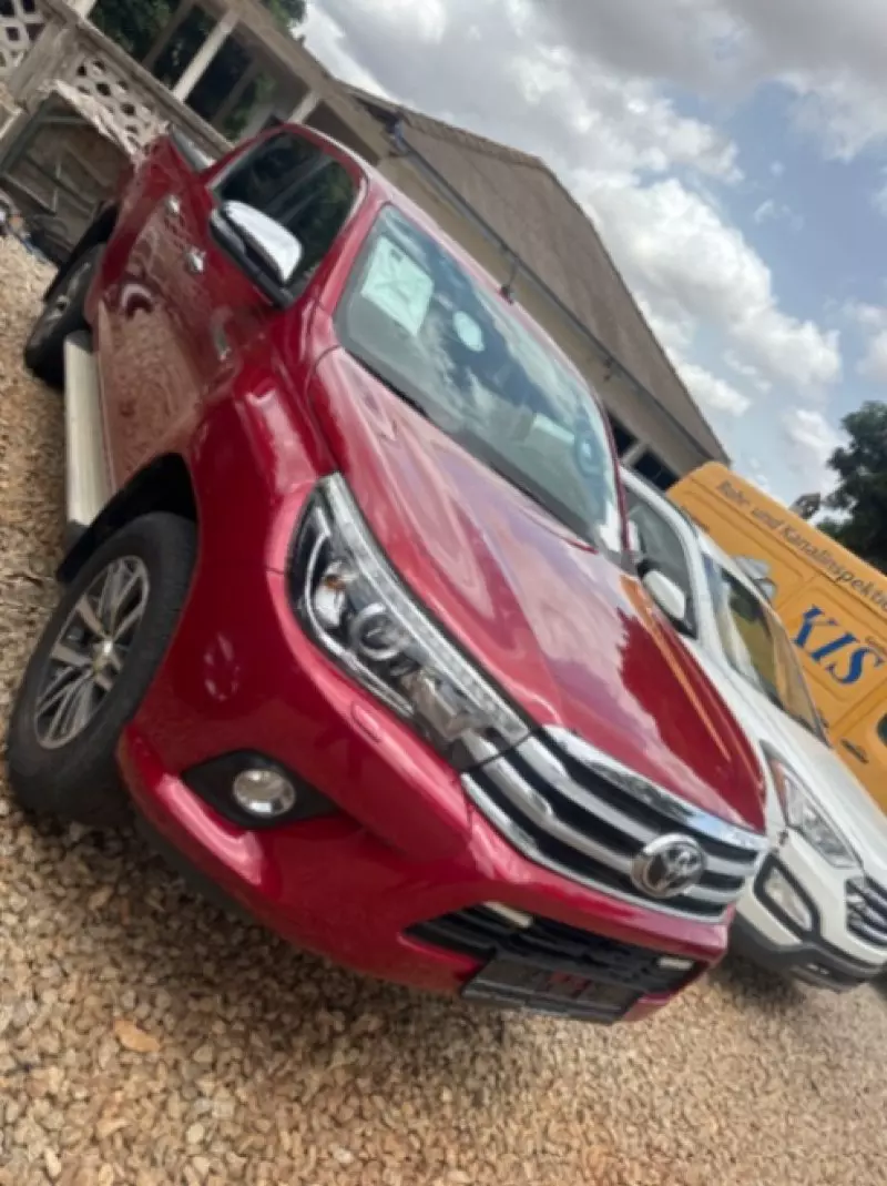 Toyota Hilux   - 2017