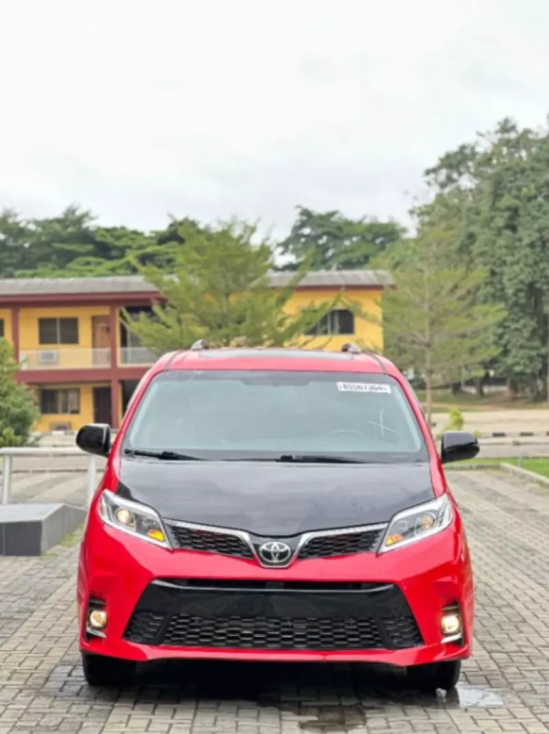 Toyota Sienna   - 2015
