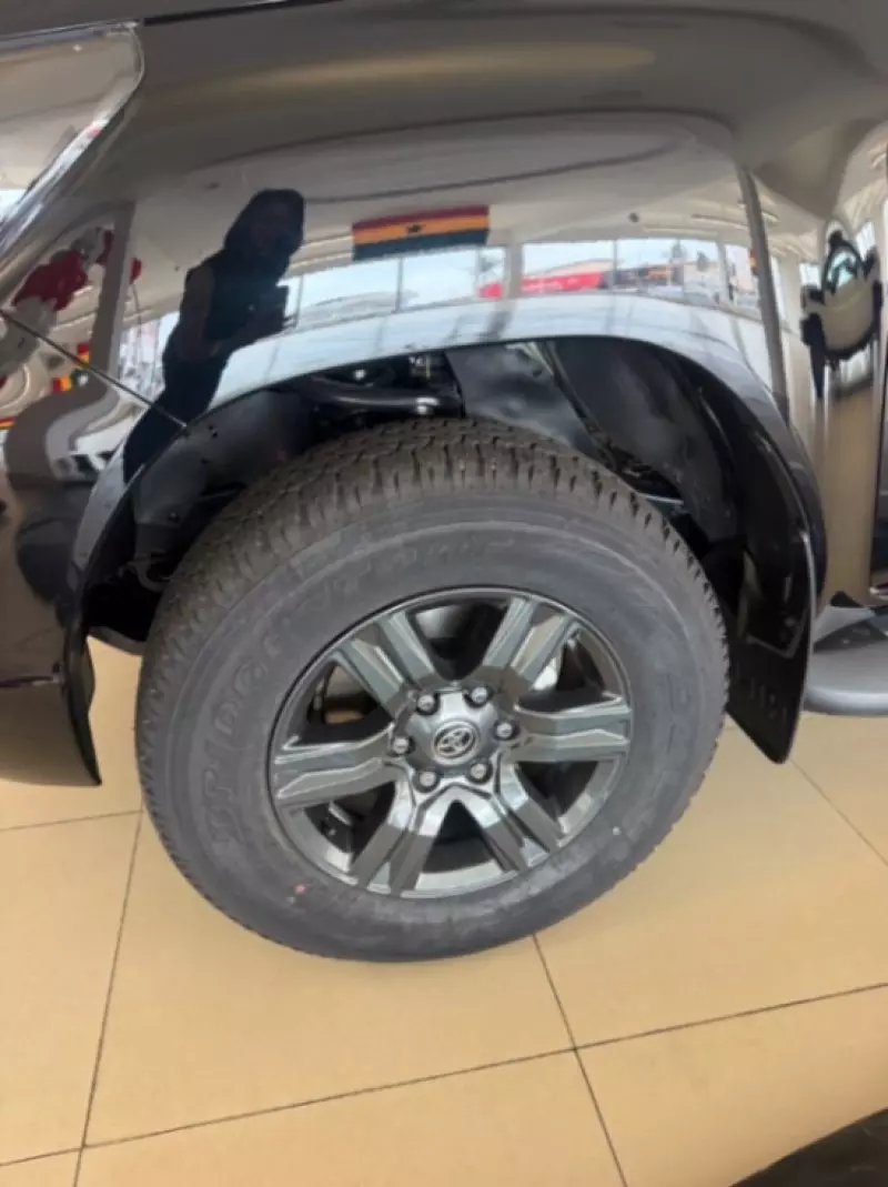 TOYOTA Hilux   - 2026